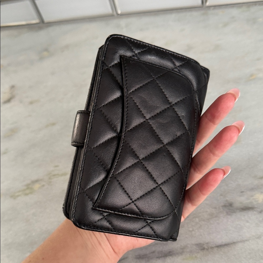CHANEL Black vintage Quilted Wallet - Picture 3 of 10